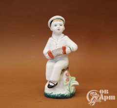 Скульптура "Юный гармонист"